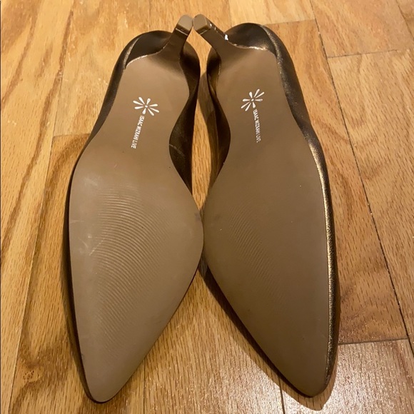 Isaac Mizrahi Live Jamie Gold Metallic Pumps - Picture 16 of 16
